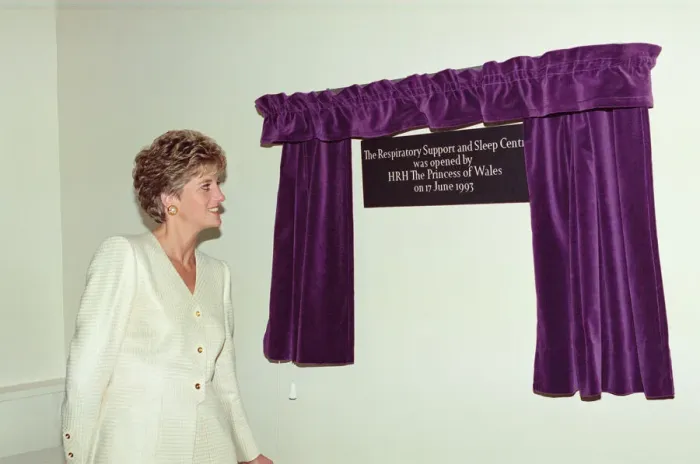 Framed Print : HRH The Princess of Wales, Princess Diana, visits Papworth Hospital, Cambridge