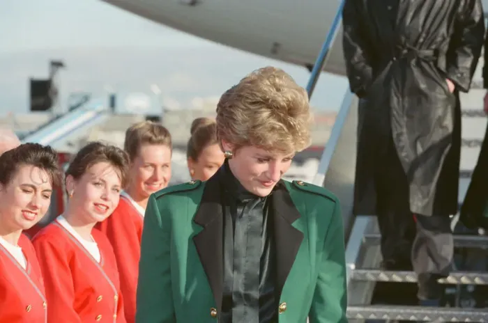 Framed Print : HRH The Princess of Wales, Princess Diana, with Virgin Atlantic CEO Richard Branson Framed Print : HRH The Princess of Wales, Princess Diana, with Virgin Atlantic CEO Richard Branson