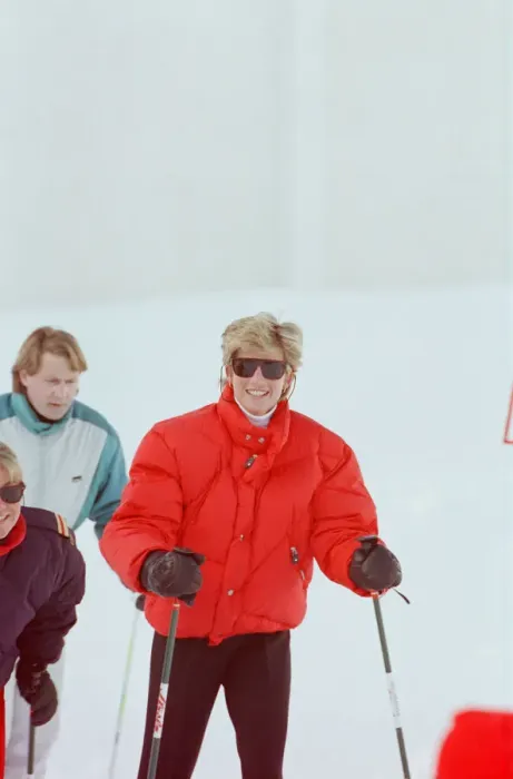 Framed Print : HRH The Princess of Wales, Princess Diana, enjoys a ski holiday in Lech, Austria Framed Print : HRH The Princess of Wales, Princess Diana, enjoys a ski holiday in Lech, Austria
