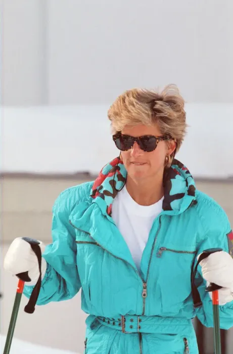 Framed Print : HRH The Princess of Wales, Princess Diana, enjoys a ski holiday in Lech, Austria Framed Print : HRH The Princess of Wales, Princess Diana, enjoys a ski holiday in Lech, Austria