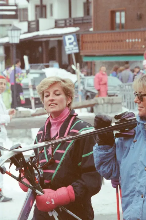 Framed Print : HRH The Princess of Wales, Princess Diana, enjoys a ski holiday in Lech, Austria Framed Print : HRH The Princess of Wales, Princess Diana, enjoys a ski holiday in Lech, Austria