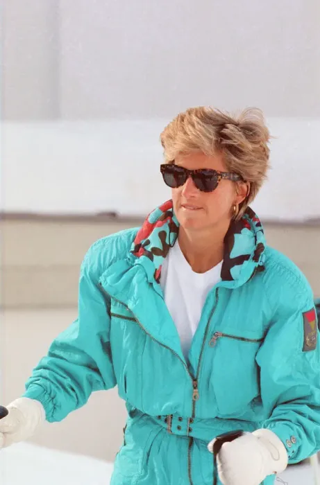 Framed Print : HRH The Princess of Wales, Princess Diana, enjoys a ski holiday in Lech, Austria Framed Print : HRH The Princess of Wales, Princess Diana, enjoys a ski holiday in Lech, Austria