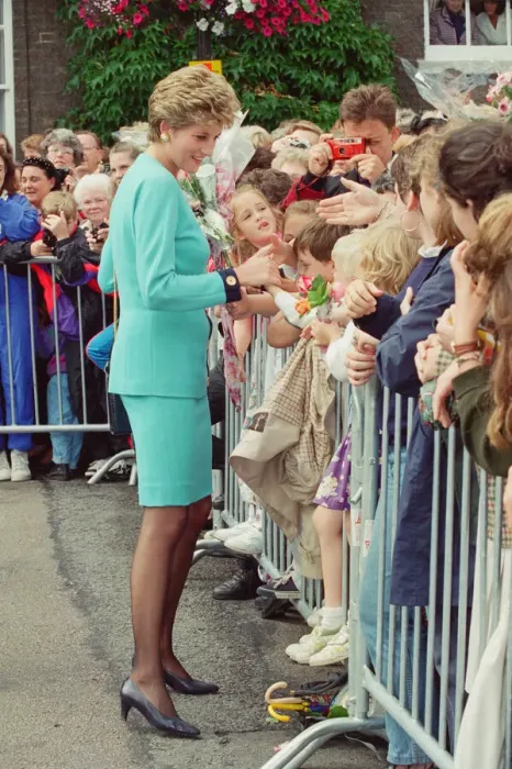 Framed Print : HRH The Princess of Wales, Princess Diana, meets to locals of Bury St Edmunds, Suffolk Framed Print : HRH The Princess of Wales, Princess Diana, meets to locals of Bury St Edmunds, Suffolk
