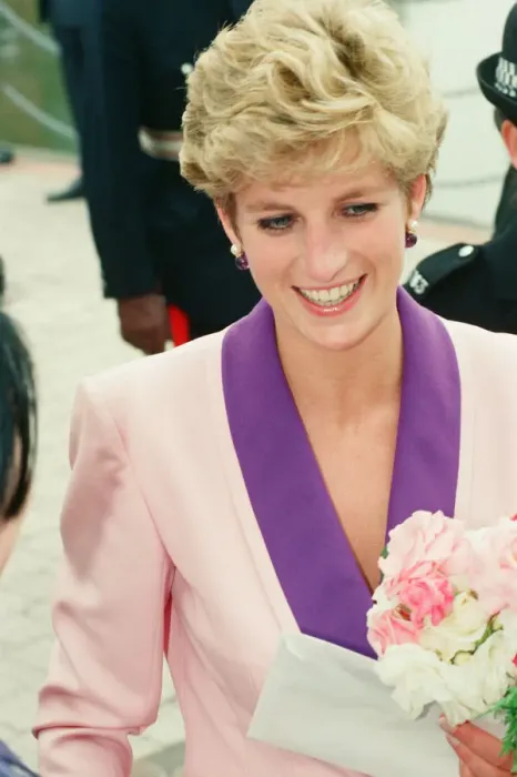Framed Print : HRH The Princess of Wales, Princess Diana, visits Princess Diana visits Hull Branch Framed Print : HRH The Princess of Wales, Princess Diana, visits Princess Diana visits Hull Branch