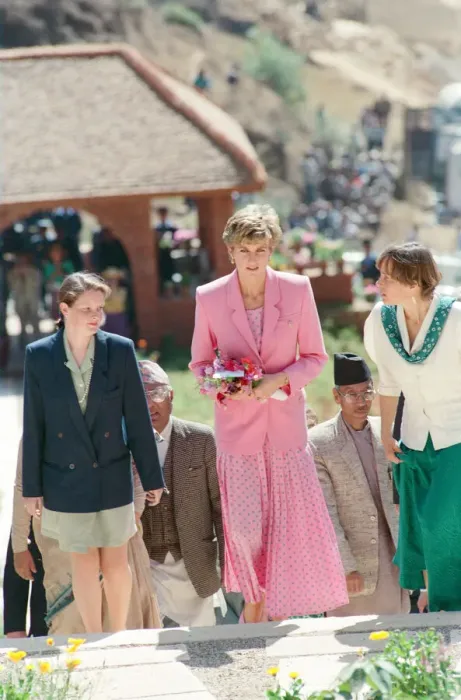Framed Print : HRH The Princess of Wales, Princess Diana, in Nepal. The Princess visited Framed Print : HRH The Princess of Wales, Princess Diana, in Nepal. The Princess visited