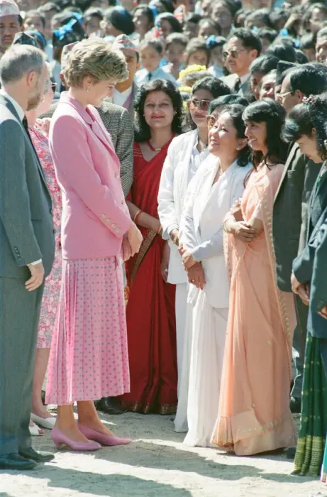 Framed Print : HRH The Princess of Wales, Princess Diana, in Nepal. The Princess visited