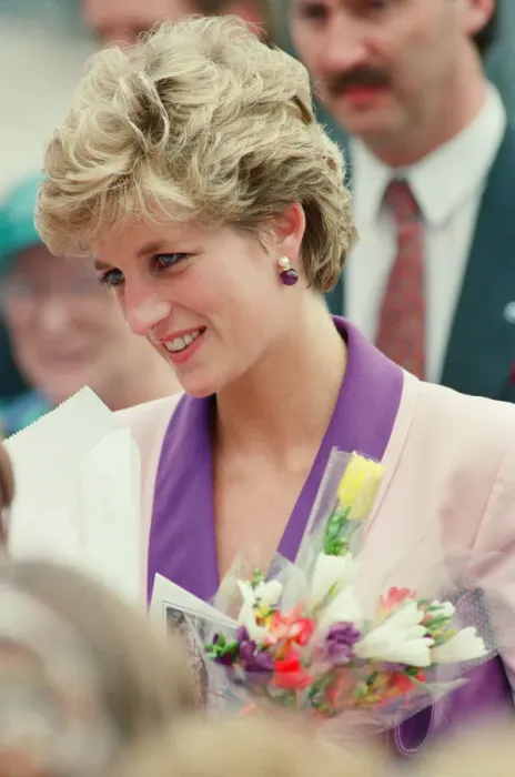 Framed Print : HRH The Princess of Wales, Princess Diana, visits Princess Diana visits Hull Branch Framed Print : HRH The Princess of Wales, Princess Diana, visits Princess Diana visits Hull Branch