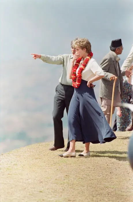Framed Print : HRH The Princess of Wales, Princess Diana, in Nepal. The Princess visited Framed Print : HRH The Princess of Wales, Princess Diana, in Nepal. The Princess visited