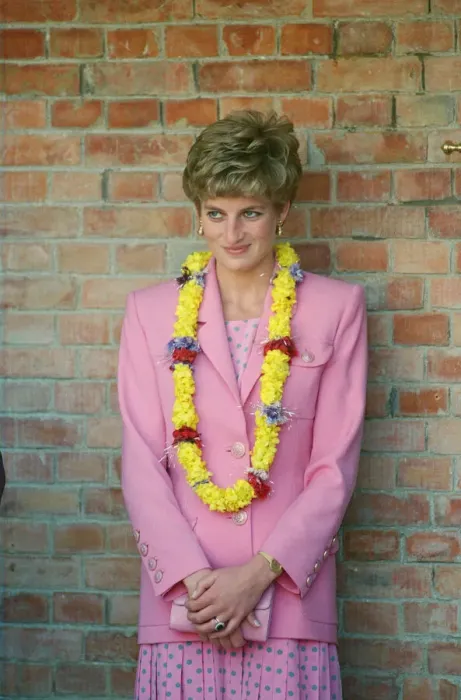 Framed Print : HRH The Princess of Wales, Princess Diana, in Nepal. The Princess visited Framed Print : HRH The Princess of Wales, Princess Diana, in Nepal. The Princess visited