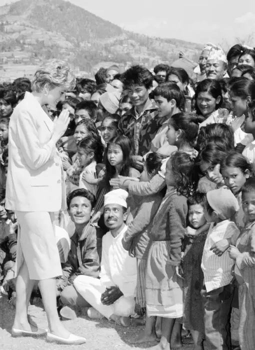 Framed Print : HRH The Princess of Wales, Princess Diana, in Nepal. The Princess visited Framed Print : HRH The Princess of Wales, Princess Diana, in Nepal. The Princess visited
