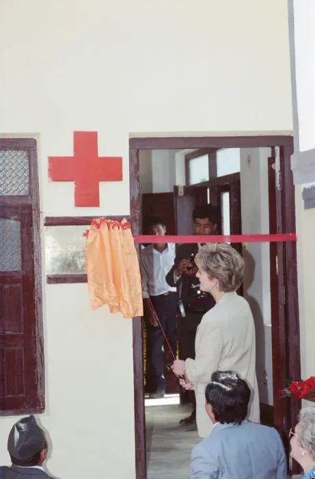 Framed Print : HRH The Princess of Wales, Princess Diana, in Nepal. The Princess visited Framed Print : HRH The Princess of Wales, Princess Diana, in Nepal. The Princess visited
