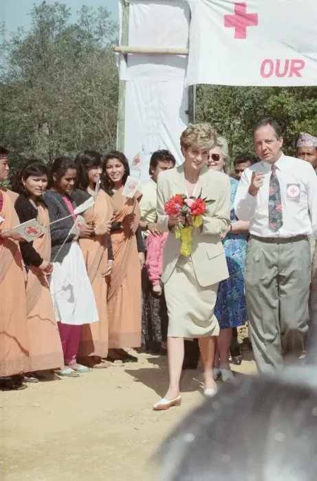 Framed Print : HRH The Princess of Wales, Princess Diana, in Nepal. The Princess visited Framed Print : HRH The Princess of Wales, Princess Diana, in Nepal. The Princess visited