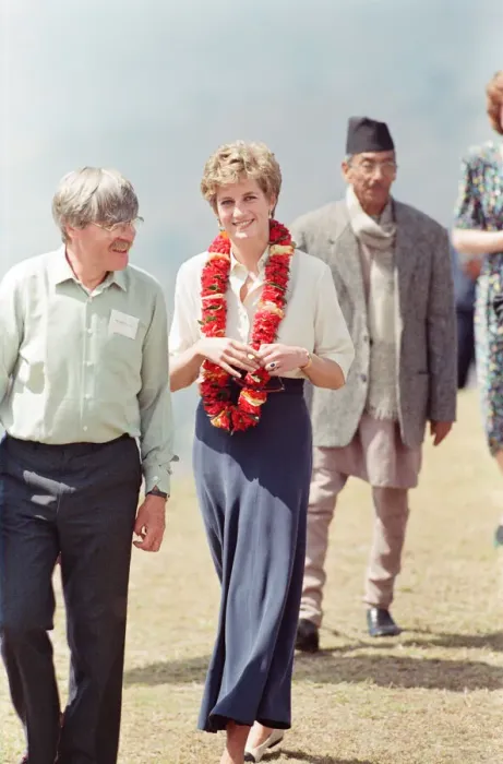 Framed Print : HRH The Princess of Wales, Princess Diana, in Nepal. The Princess visited Framed Print : HRH The Princess of Wales, Princess Diana, in Nepal. The Princess visited