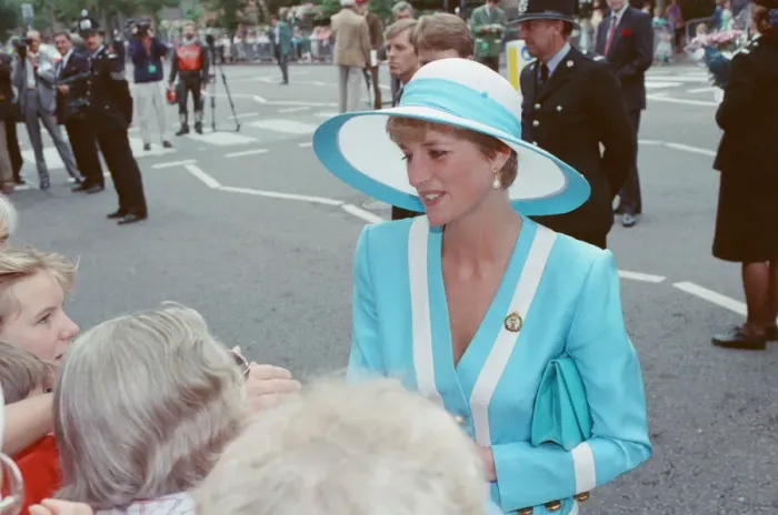 Framed Print : HRH The Princess of Wales, Princess Diana, visits Winchester Cathedral in Hampshire