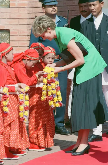 Framed Print : HRH The Princess of Wales, Princess Diana, in Nepal. The Princess visited Framed Print : HRH The Princess of Wales, Princess Diana, in Nepal. The Princess visited