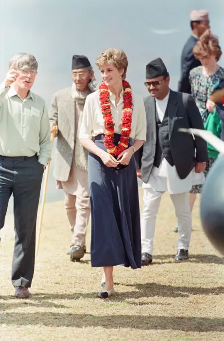 Framed Print : HRH The Princess of Wales, Princess Diana, in Nepal. The Princess visited Framed Print : HRH The Princess of Wales, Princess Diana, in Nepal. The Princess visited