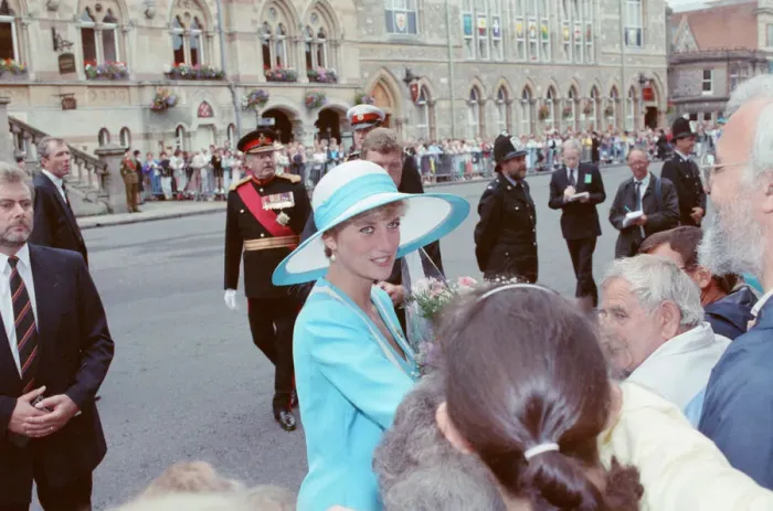 Framed Print : HRH The Princess of Wales, Princess Diana, visits Winchester Cathedral in Hampshire Framed Print : HRH The Princess of Wales, Princess Diana, visits Winchester Cathedral in Hampshire