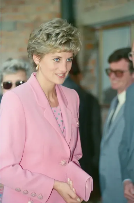 Framed Print : HRH The Princess of Wales, Princess Diana, in Nepal. The Princess visited Framed Print : HRH The Princess of Wales, Princess Diana, in Nepal. The Princess visited