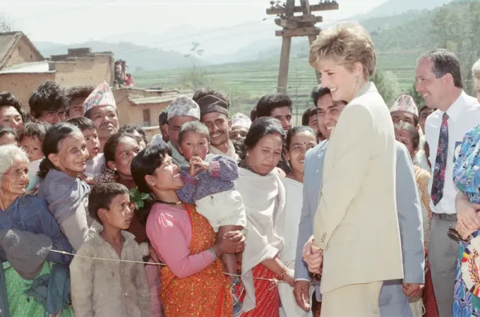 Framed Print : HRH The Princess of Wales, Princess Diana, in Nepal. The Princess visited Framed Print : HRH The Princess of Wales, Princess Diana, in Nepal. The Princess visited