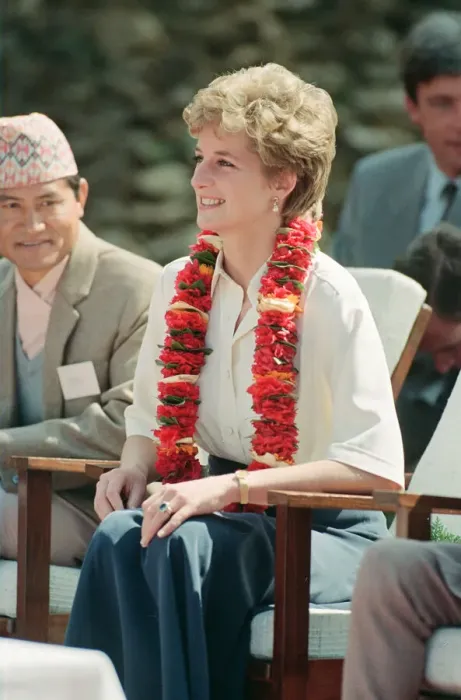 Framed Print : HRH The Princess of Wales, Princess Diana, in Nepal. The Princess visited Framed Print : HRH The Princess of Wales, Princess Diana, in Nepal. The Princess visited
