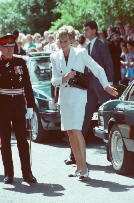 Framed Print : HRH The Princess of Wales, Princess Diana, during her visit to Manchester, England Framed Print : HRH The Princess of Wales, Princess Diana, during her visit to Manchester, England