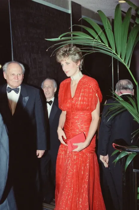 Framed Print : HRH The Princess of Wales, Princess Diana, attends the Odeon Leicester Square premiere of Framed Print : HRH The Princess of Wales, Princess Diana, attends the Odeon Leicester Square premiere of