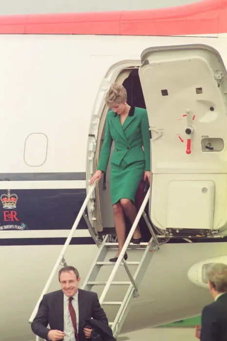 Framed Print : HRH The Princess of Wales, Princess Diana, arrives in Yorkshire today on the The Queens Framed Print : HRH The Princess of Wales, Princess Diana, arrives in Yorkshire today on the The Queens