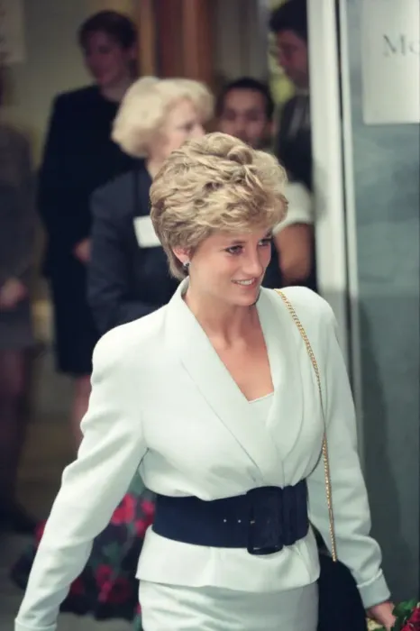 Framed Print : HRH The Princess of Wales, Princess Diana, visits The Mortimer Market Centre
