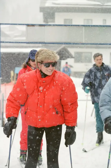 Framed Print : HRH The Princess of Wales, Princess Diana, on he ski holiday to Lech, Austria Framed Print : HRH The Princess of Wales, Princess Diana, on he ski holiday to Lech, Austria