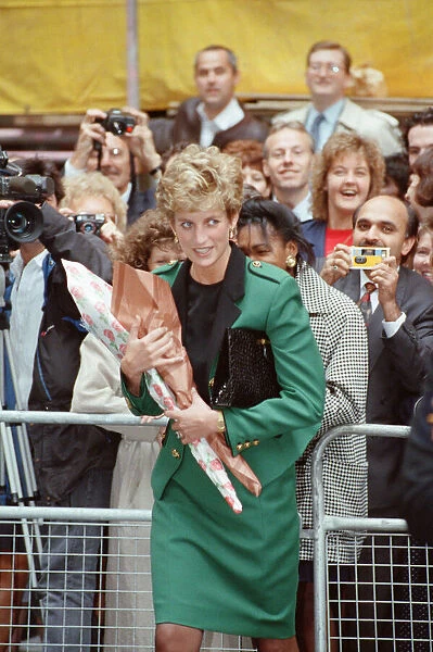HRH The Princess of Wales, Princess Diana, arrives at the Leather Sellers Hall in London
