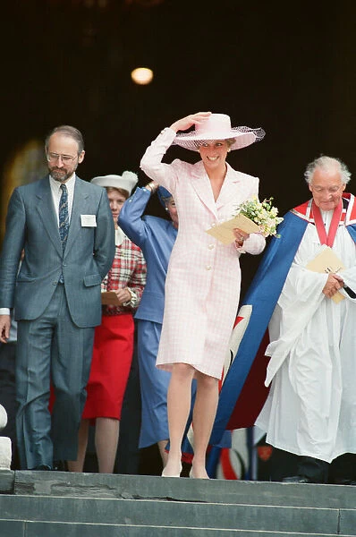 HRH The Princess of Wales, Princess Diana, leaves St Paul
