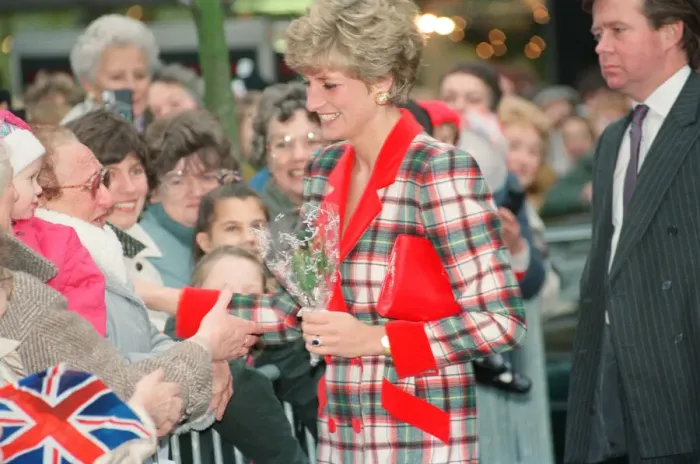 Framed Print : HRH The Princess of Wales, Princess Diana, visits Didsbury Framed Print : HRH The Princess of Wales, Princess Diana, visits Didsbury