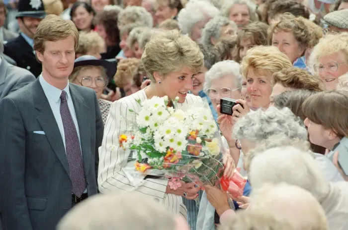 Framed Print : HRH The Princess of Wales, Princess Diana, on a walkabout in Sheffield and Rotherham Framed Print : HRH The Princess of Wales, Princess Diana, on a walkabout in Sheffield and Rotherham