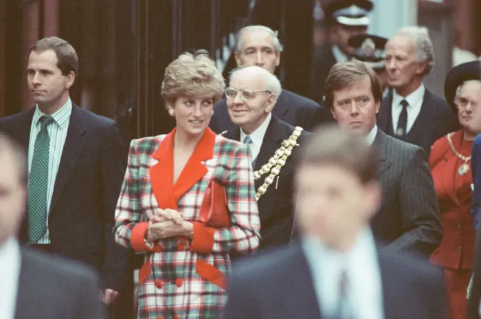 Framed Print : HRH The Princess of Wales, Princess Diana, visits Didsbury Framed Print : HRH The Princess of Wales, Princess Diana, visits Didsbury