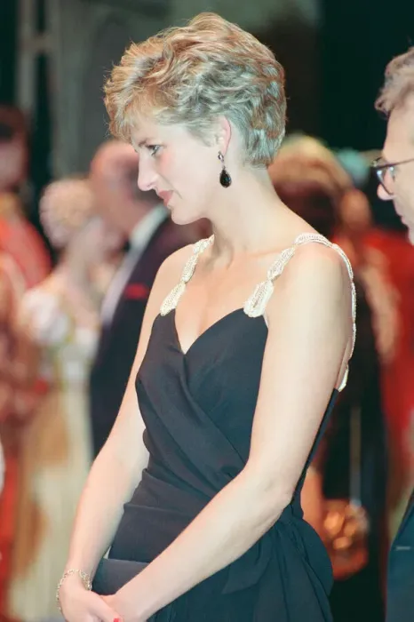 Framed Print : HRH The Princess of Wales, Princess Diana, arrives at The Coliseum in London to see Framed Print : HRH The Princess of Wales, Princess Diana, arrives at The Coliseum in London to see
