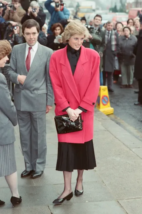 Framed Print : HRH The Princess of Wales, Princess Diana, visits the Relate Marriage Guidance Centre in