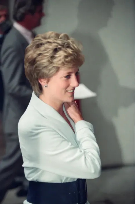 Framed Print : HRH The Princess of Wales, Princess Diana, visits The Mortimer Market Centre Framed Print : HRH The Princess of Wales, Princess Diana, visits The Mortimer Market Centre