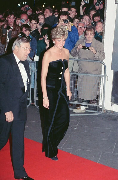 HRH The Princess of Wales, Princess Diana, arrives for the film premiere of Rambling Rose