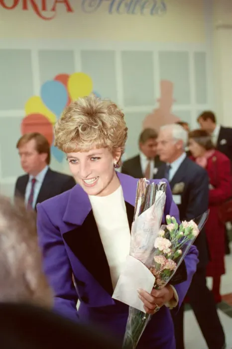 Framed Print : HRH The Princess of Wales, Princess Diana, visits Tunbridge Wells Framed Print : HRH The Princess of Wales, Princess Diana, visits Tunbridge Wells