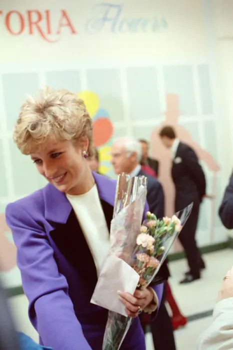 Framed Print : HRH The Princess of Wales, Princess Diana, visits Tunbridge Wells