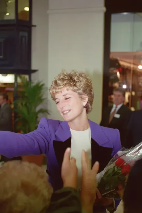 Framed Print : HRH The Princess of Wales, Princess Diana, visits Tunbridge Wells