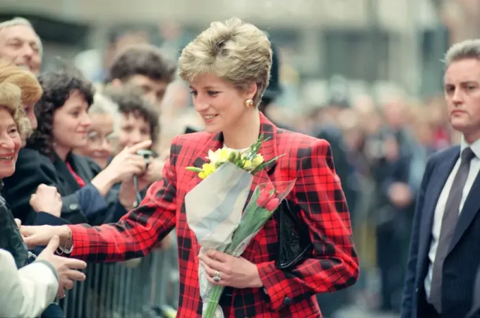 Framed Print : HRH The Princess of Wales, Princess Diana, dressed in tartan Framed Print : HRH The Princess of Wales, Princess Diana, dressed in tartan