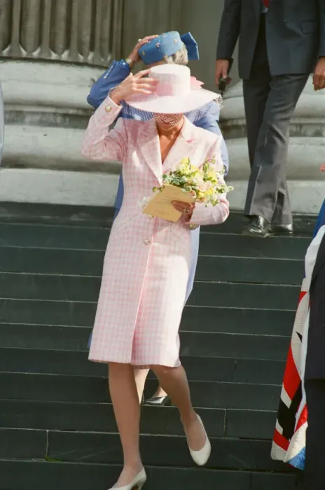 Framed Print : HRH The Princess of Wales, Princess Diana, leaves St Paul Framed Print : HRH The Princess of Wales, Princess Diana, leaves St Paul