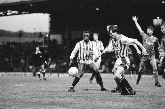 Framed Print : Huddersfield 2-1 Bury, Division 3 League match at Leeds Road, Saturday 22nd December 1990 Framed Print : Huddersfield 2-1 Bury, Division 3 League match at Leeds Road, Saturday 22nd December 1990
