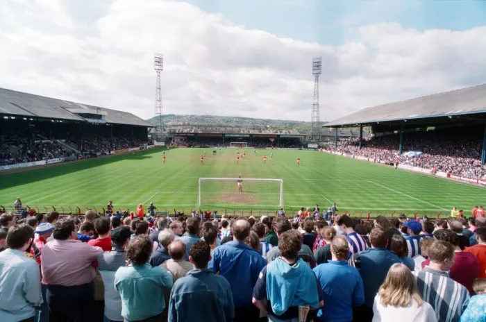 Framed Print : Huddersfield Town F. Cs final Leeds Road game. Match played against Blackpool
