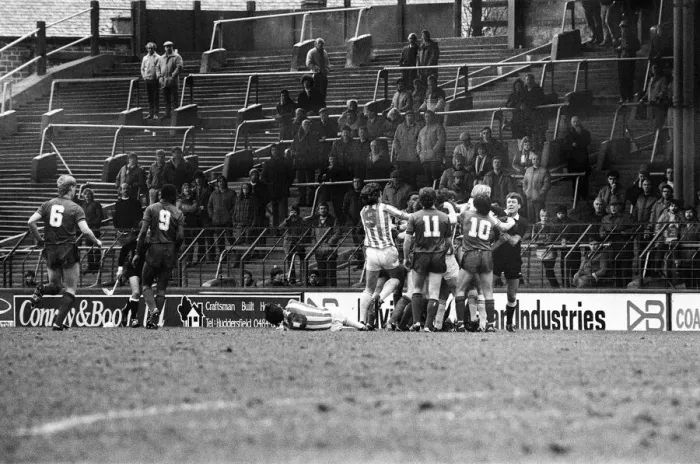 Framed Print : Huddersfield Town v Fulham, final score 2-2. League Division Two Framed Print : Huddersfield Town v Fulham, final score 2-2. League Division Two
