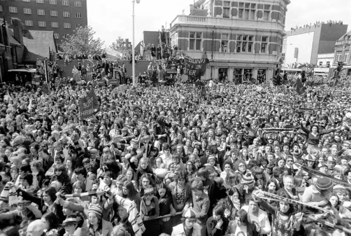 Framed Print : Huge crowd of West Ham fans during theie teams victory parade in East London Framed Print : Huge crowd of West Ham fans during theie teams victory parade in East London