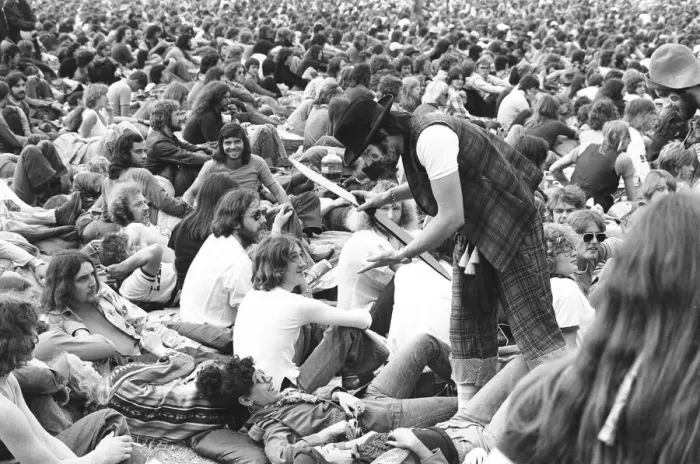 Framed Print : Huge crowds gather to watch the Rolling Stones in concert at Knebworth House Framed Print : Huge crowds gather to watch the Rolling Stones in concert at Knebworth House