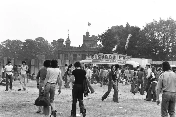 Framed Print : Huge crowds gather to watch the Rolling Stones in concert at Knebworth House Framed Print : Huge crowds gather to watch the Rolling Stones in concert at Knebworth House
