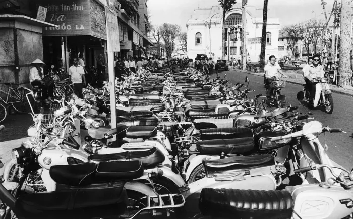 Framed Print : A huge population of motorcycles is causing a health hazard in the centre of Saigon Framed Print : A huge population of motorcycles is causing a health hazard in the centre of Saigon